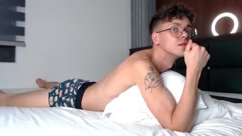 Snapshot of william_henry_a chatting on 25, 1, 2025 William online show from 25, 1, 2025