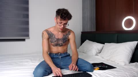 Snapshot of william_henry_a chatting on 26, 1, 2025 William online show from 26, 1, 2025