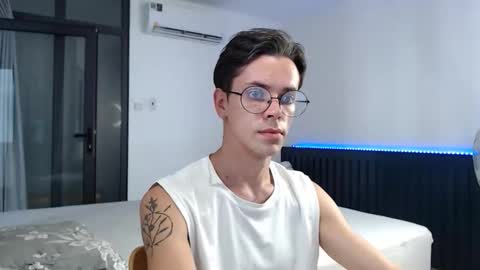 Snapshot of william_henry_a chatting on 19, 10, 2025 William online show from 19, 10, 2025