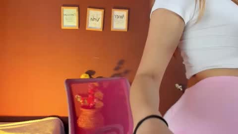 Snapshot of wini_fer chatting on 28, 11, 2025 Wini Fer online show from 28, 11, 2025