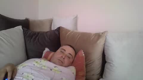 Snapshot of winston1982q chatting on 13, 4, 2026 winston1982q online show from 13, 4, 2026