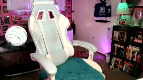 Snapshot of wolfie_777 chatting on 12, 6, 2026 Wolfie online show from 12, 6, 2026