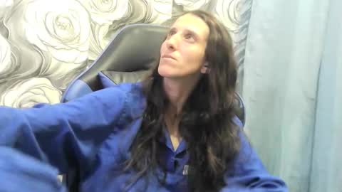 Snapshot of wolfxsnow chatting on 15, 12, 2025 wolfxsnow online show from 15, 12, 2025