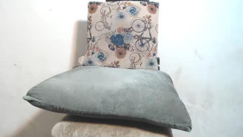 SHENIEL RODRIGUEZ online show from 25, 1, 2025