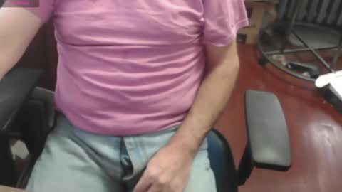 Snapshot of woodworker6473 chatting on 29, 9, 2025 woodworker6473 online show from 29, 9, 2025