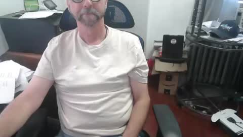 Snapshot of woodworker6473 chatting on 6, 10, 2025 woodworker6473 online show from 6, 10, 2025