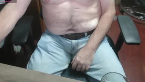 Snapshot of woodworker6473 chatting on 21, 10, 2025 woodworker6473 online show from 21, 10, 2025