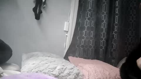 woofwolfxix online show from 24, 11, 2025