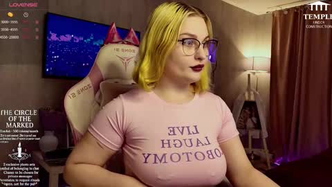 Snapshot of wounded_goddess chatting on 2, 10, 2025 Goddess Sophy online show from 2, 10, 2025