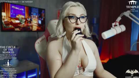 Snapshot of wounded_goddess chatting on 28, 10, 2025 Goddess Sophy online show from 28, 10, 2025