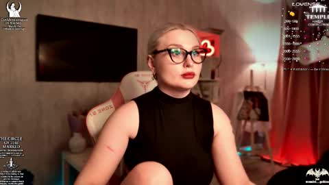 Snapshot of wounded_goddess chatting on 22, 11, 2025 Goddess Sophy online show from 22, 11, 2025