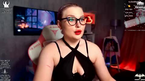 Snapshot of wounded_goddess chatting on 2, 12, 2025 Goddess Sophy online show from 2, 12, 2025