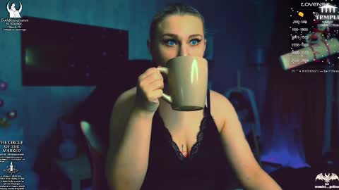 Snapshot of wounded_goddess chatting on 17, 12, 2025 Goddess Sophy online show from 17, 12, 2025