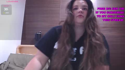 Snapshot of wow_its_kaitlyn chatting on 21, 11, 2025 Kaitlyn xx online show from 21, 11, 2025