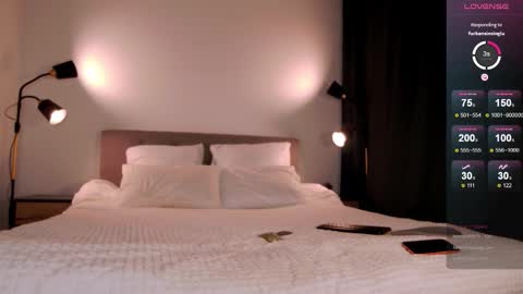 Snapshot of wow_peach_girl chatting on 17, 12, 2025 Liza online show from 17, 12, 2025