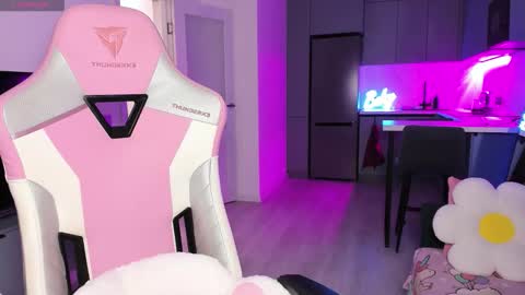 Emi online show from 14, 12, 2025