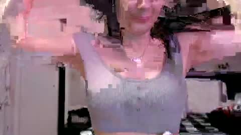 Snapshot of wrenleigh chatting on 17, 7, 2026 Crystal Lake online show from 17, 7, 2026