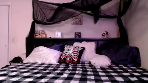 Snapshot of wrenleigh chatting on 22, 7, 2026 Crystal Lake online show from 22, 7, 2026