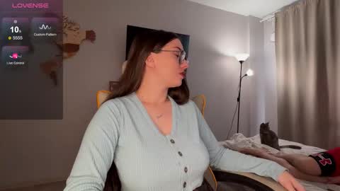 Snapshot of wwow_meow chatting on 11, 10, 2025 Eric and Christine 3 online show from 11, 10, 2025