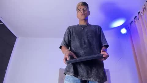 Snapshot of wyatt_2 chatting on 20, 9, 2025 wyatt online show from 20, 9, 2025