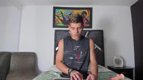 Snapshot of wyatt_2 chatting on 21, 10, 2025 wyatt online show from 21, 10, 2025