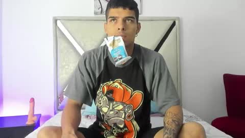 Snapshot of wyatt_2 chatting on 28, 11, 2025 wyatt online show from 28, 11, 2025