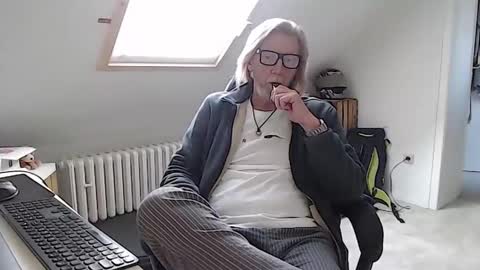 WyattEarp64 online show from 23, 10, 2025