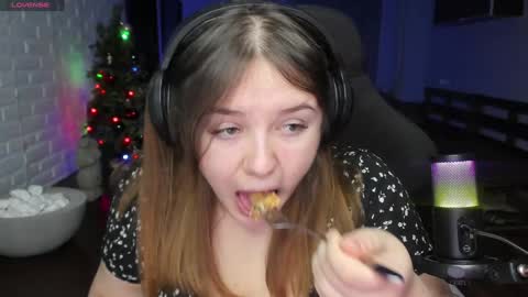 Snapshot of x_nirvana_x chatting on 22, 12, 2024 LOVE NERDS ONLY online show from 22, 12, 2024