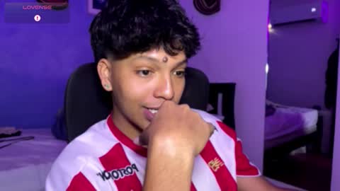 Snapshot of xander_bonnet1 chatting on 3, 12, 2025 Xander bonnet online show from 3, 12, 2025