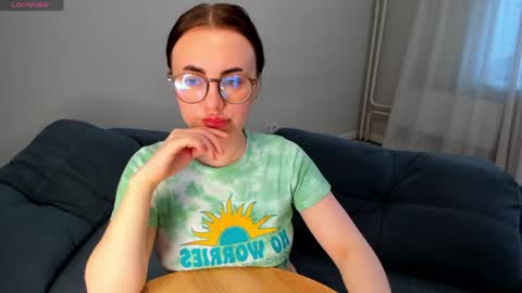 Snapshot of xapka_lapka chatting on 6, 5, 2026 Alice online show from 6, 5, 2026