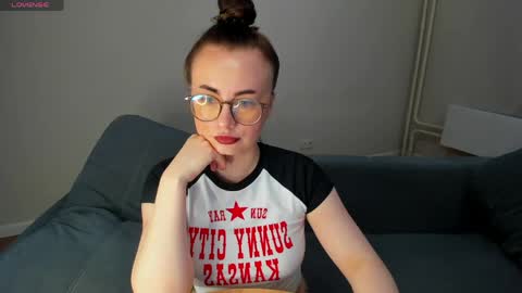 Snapshot of xapka_lapka chatting on 7, 6, 2026 Alice online show from 7, 6, 2026