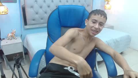 Snapshot of xavii_18_ chatting on 22, 1, 2025 xavii_18_ online show from 22, 1, 2025