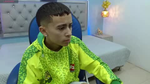 Snapshot of xavii_18_ chatting on 8, 2, 2025 xavii_18_ online show from 8, 2, 2025