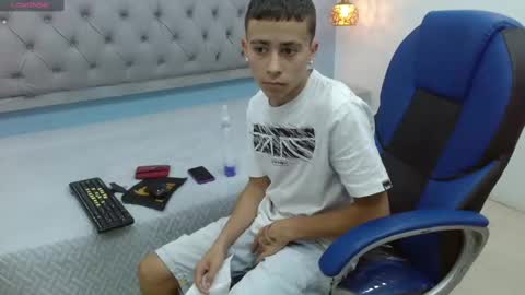 Snapshot of xavii_18_ chatting on 12, 2, 2025 xavii_18_ online show from 12, 2, 2025