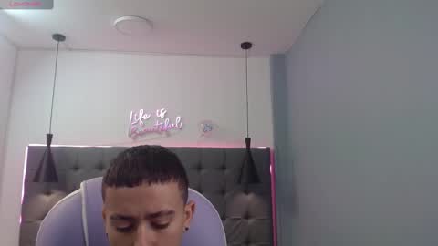 Snapshot of xavii_18_ chatting on 11, 3, 2025 xavii_18_ online show from 11, 3, 2025