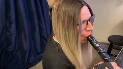 Snapshot of xdresserwithass588292 chatting on 28, 11, 2025 xdresserwithass online show from 28, 11, 2025