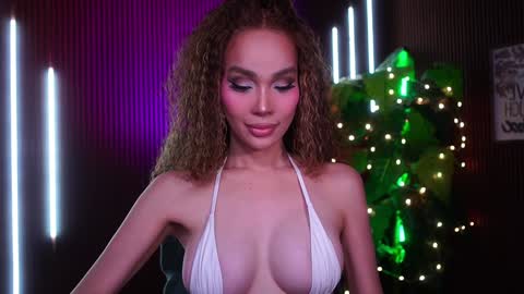 Snapshot of xforyoureyesonlyx chatting on 8, 11, 2025 Anne online show from 8, 11, 2025