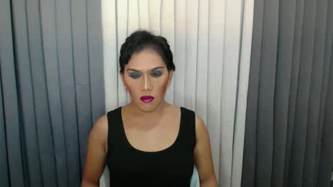 GWEN THOMPSON .......   online show from 23, 12, 2024