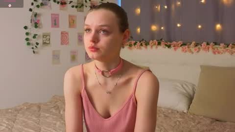 Snapshot of xiaobrunscheen chatting on 20, 11, 2025 Luna and Lina online show from 20, 11, 2025