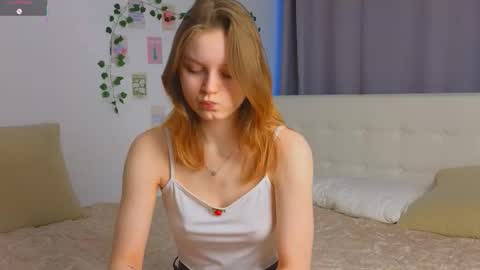 Snapshot of xiaobrunscheen chatting on 28, 11, 2025 Luna and Lina online show from 28, 11, 2025