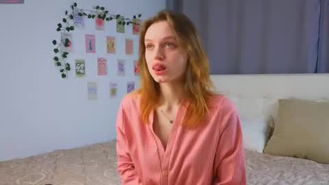 Snapshot of xiaobrunscheen chatting on 3, 12, 2025 Luna and Lina online show from 3, 12, 2025