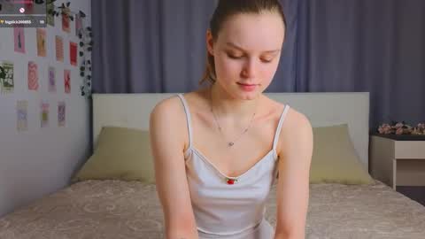 Snapshot of xiaobrunscheen chatting on 5, 12, 2025 Luna and Lina online show from 5, 12, 2025