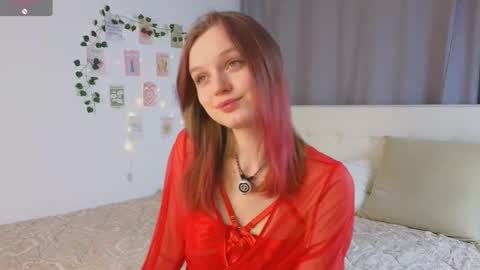 Snapshot of xiaobrunscheen chatting on 16, 12, 2025 Luna and Lina online show from 16, 12, 2025