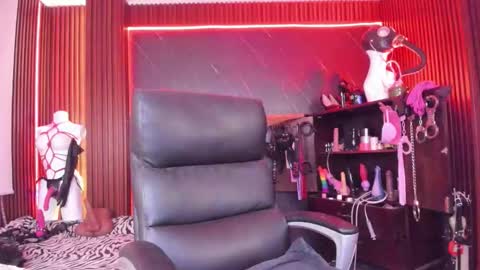 XiaQueen   I M online show from 4, 11, 2025