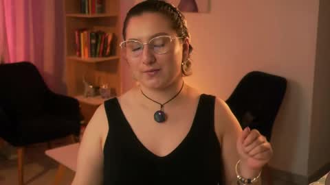 Snapshot of ximenna_cruz_ chatting on 10, 5, 2026 Xime Independent Artist online show from 10, 5, 2026