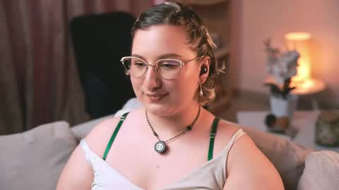 Snapshot of ximenna_cruz_ chatting on 7, 6, 2026 Xime Independent Artist online show from 7, 6, 2026