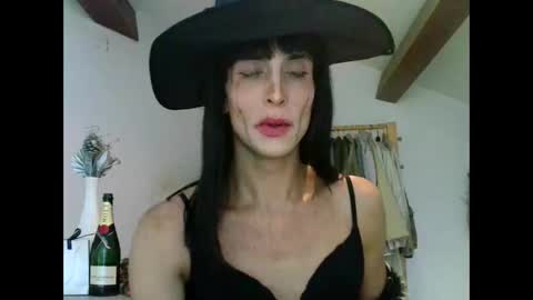 Snapshot of xlecram chatting on 24, 10, 2025 Wendy online show from 24, 10, 2025