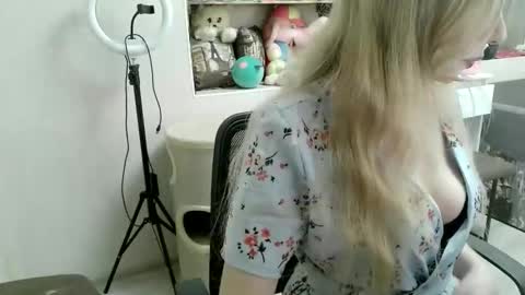 xMilagrosxs online show from 9, 4, 2026