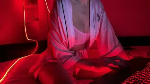 XMollyLoveX online show from 5, 12, 2025