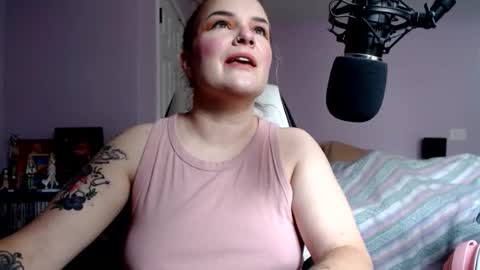 Snapshot of xocallalily chatting on 14, 12, 2025 xocallalily online show from 14, 12, 2025